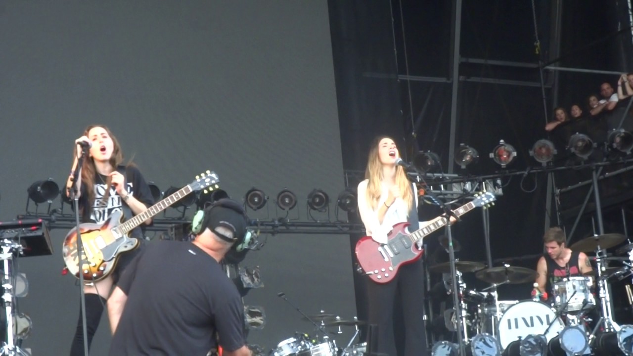 HAIM - Nothing's Wrong (Live)