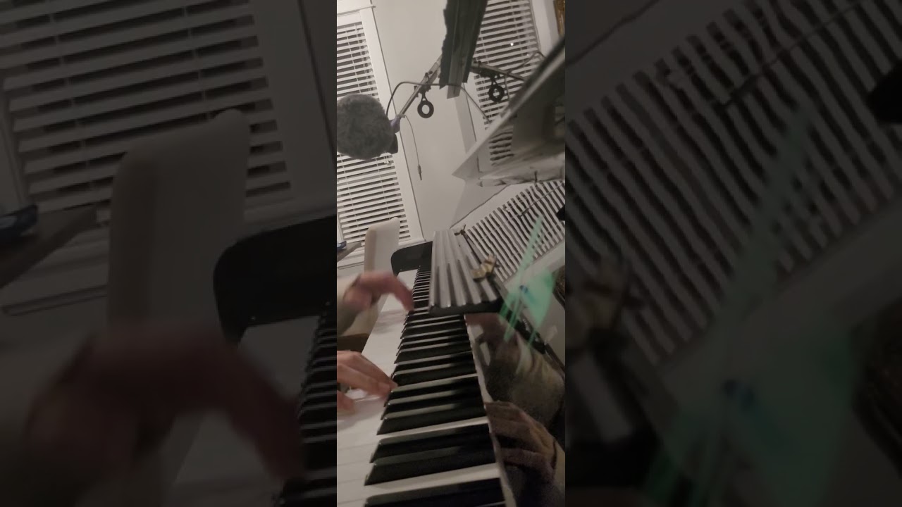 tick tack 🕑 bubblegum 🍭 -- illit x newjeans piano covermashup 