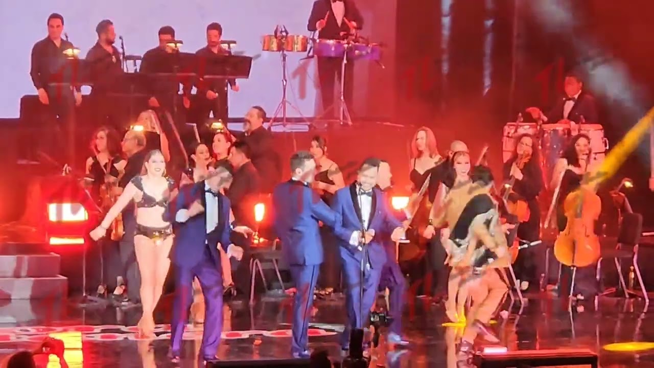 EMILIO OSORIO CANTA CON LA SONORA SANTANERA  EN EL AUDITORIO NACIONAL