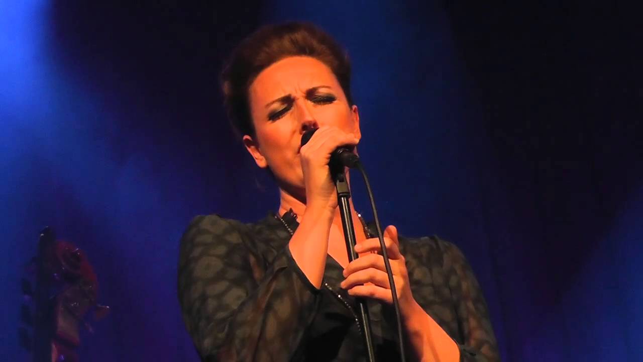 Sinne Eeg synger 