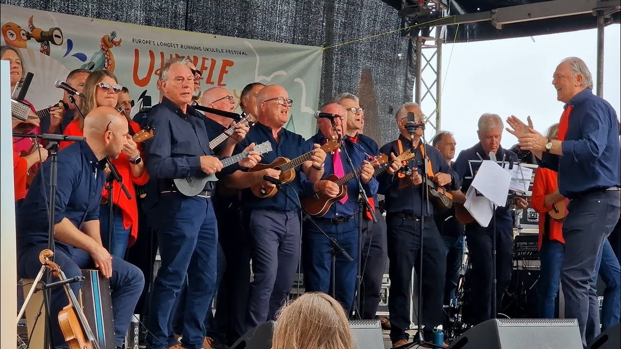 Dublin Ukulele Collective Performing Counting Stars OneRepublic Cover - Ukulele Hooley Festival 2022