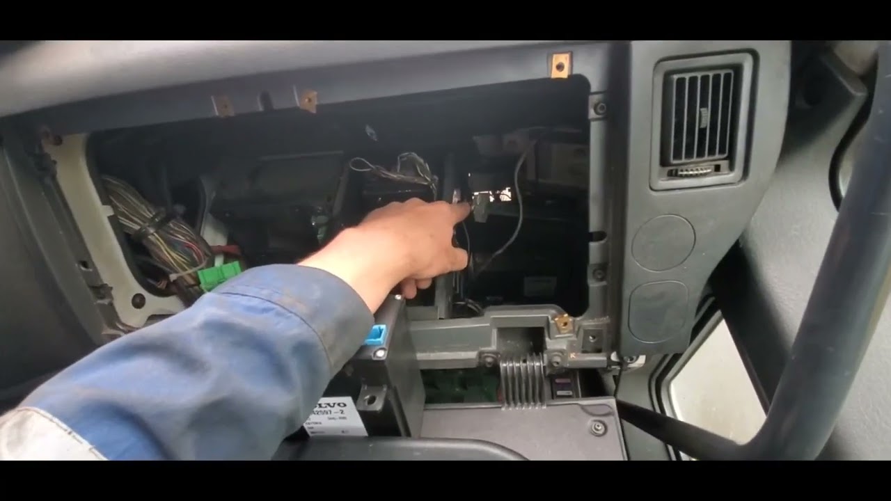 Педаль газа отключается. Volvo FM
