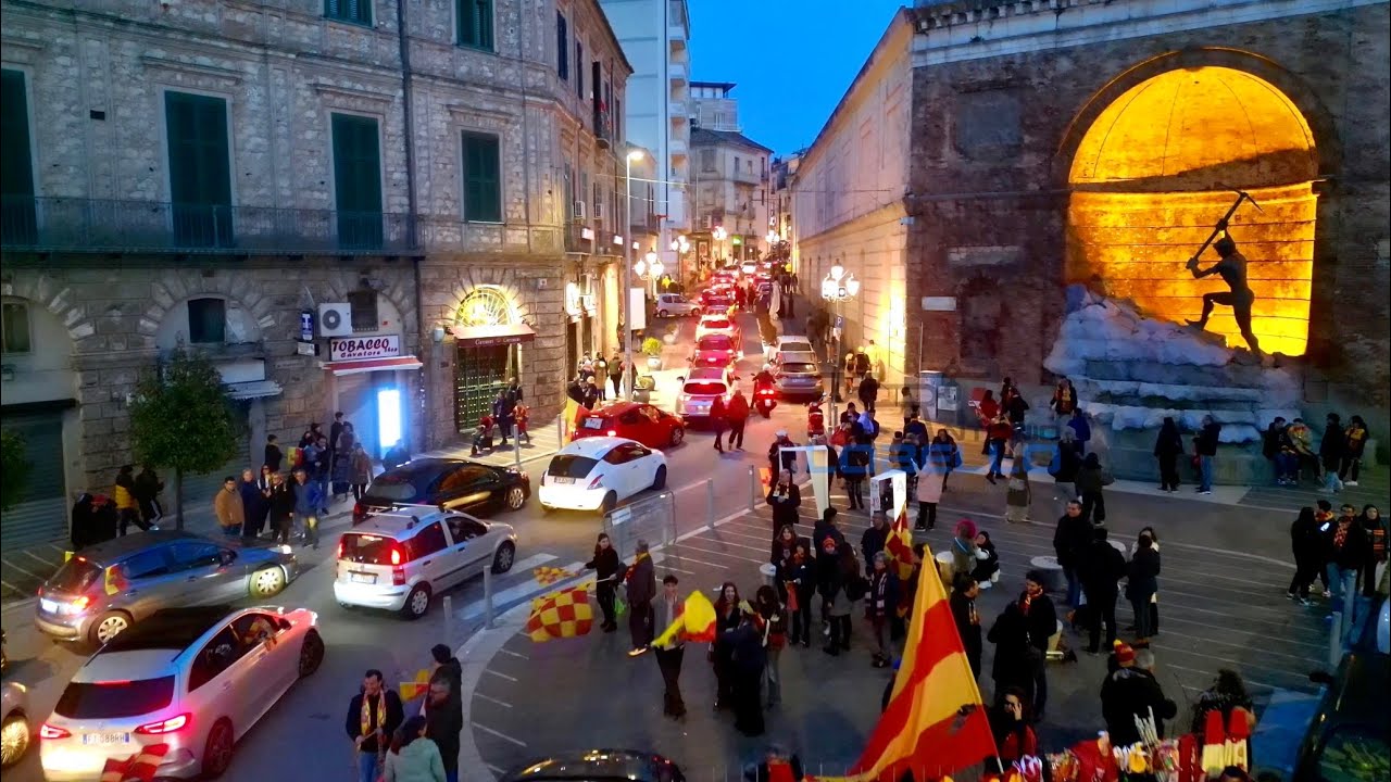 Riprese drone festeggiamenti Catanzaro in 💛B❤️ Calabria - Italia 🇮🇹 by Antonio Lobello uGesaru