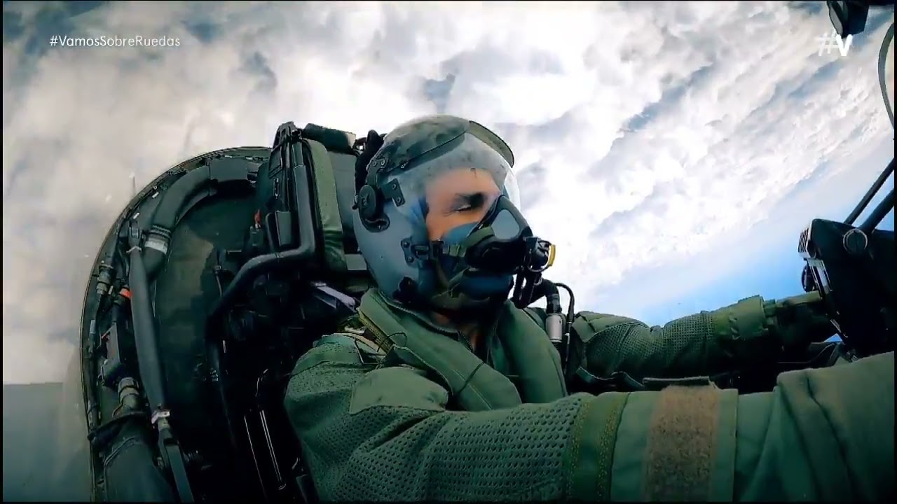 Espectacular vuelo del piloto Pedro de la Rosa en un Eurofighter #VamosSobreRuedas