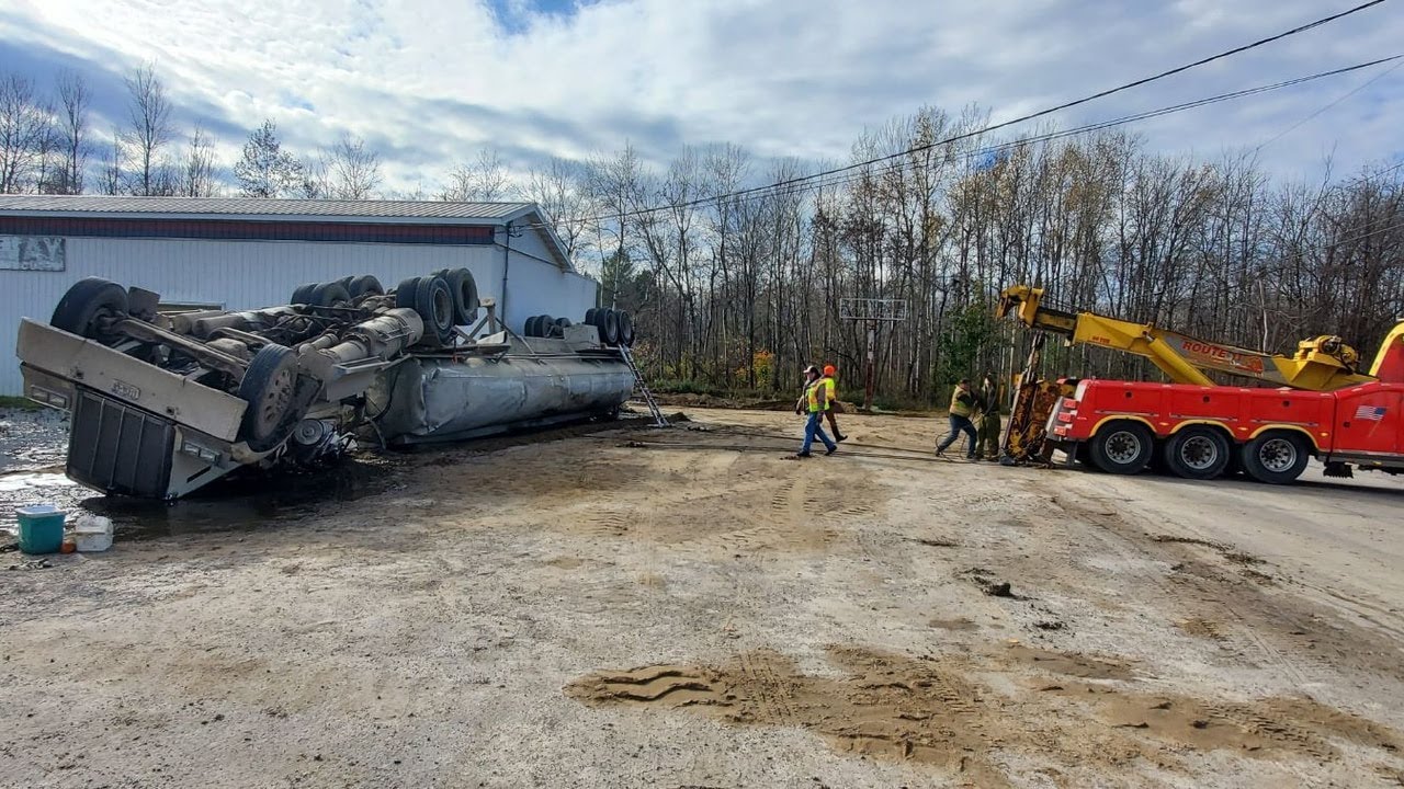 WWNY Liquid manure spills in Heuvelton as tanker truck rolls over
