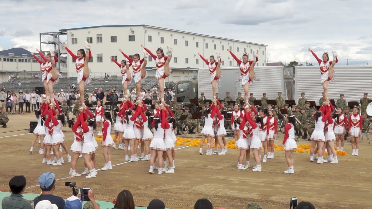 箕面自由学園高等学校チアーリーダー部「GOLDEN BEARS」