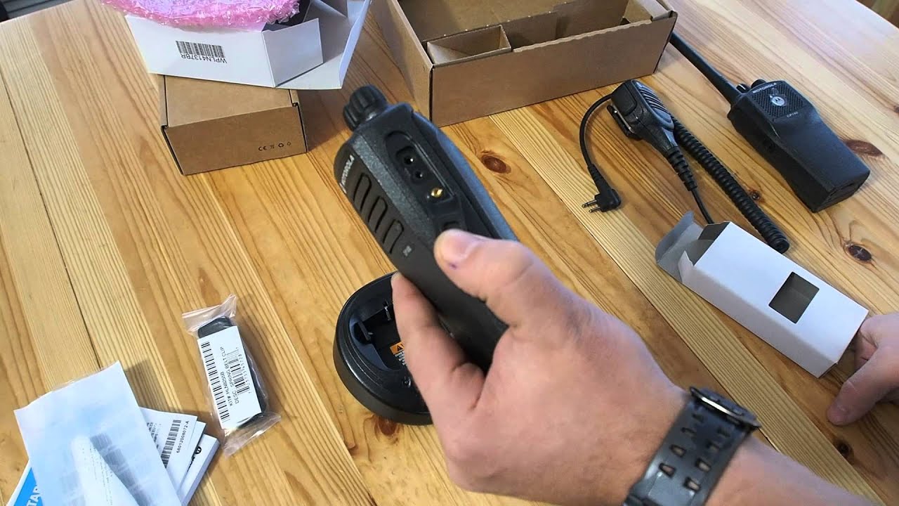 Цифровые и аналоговые рации Motorola DP1400