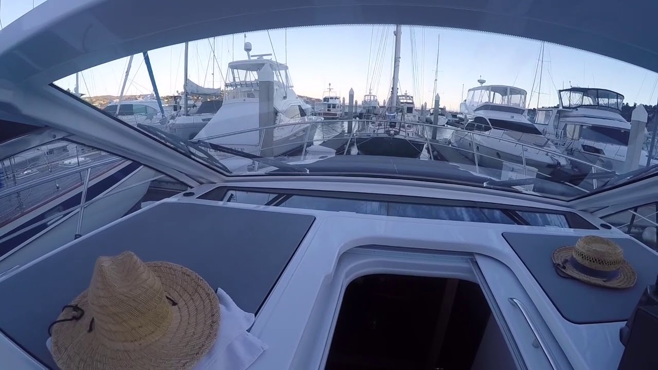 2018 Cruisers Yachts 39 Express Coup