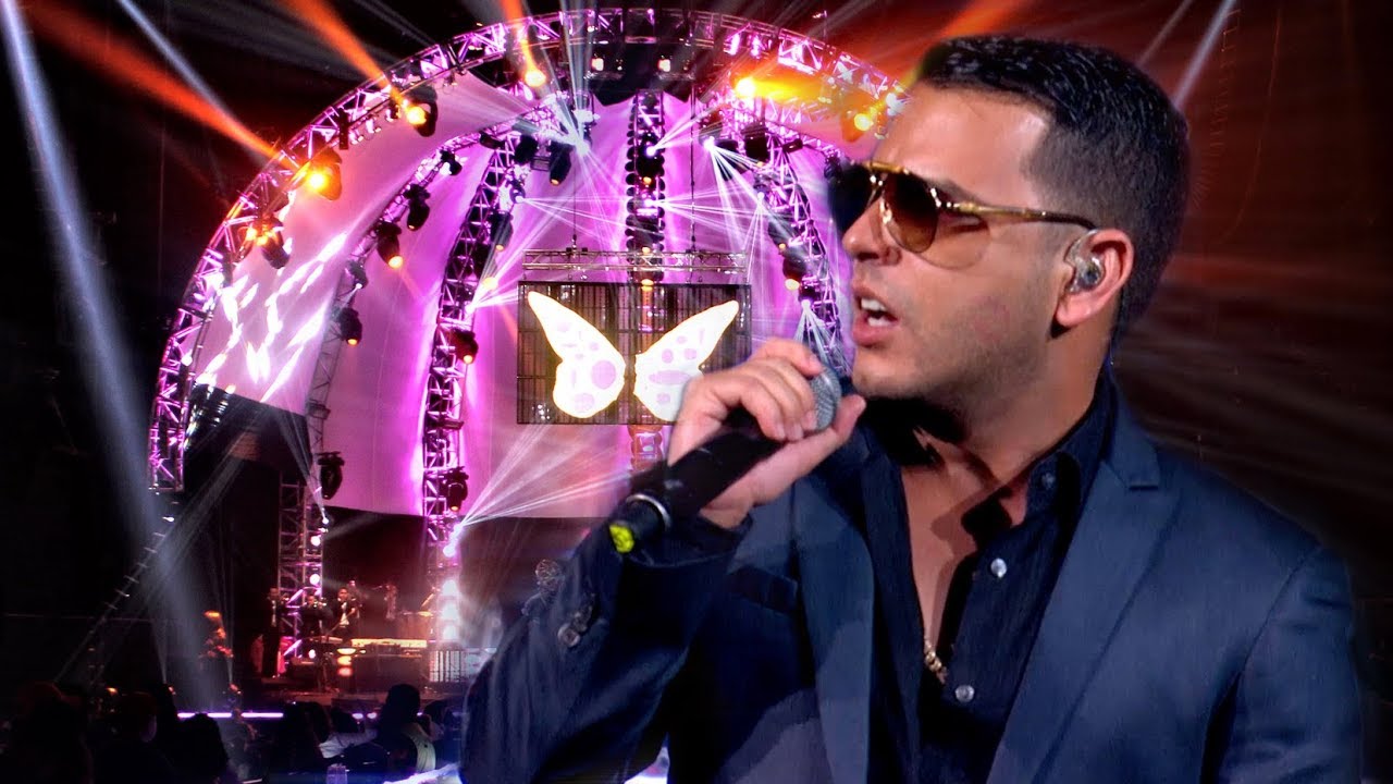 Jenni Rivera - Tito El Bambino en JENNIVIVE2013 (Llueve El Amor)