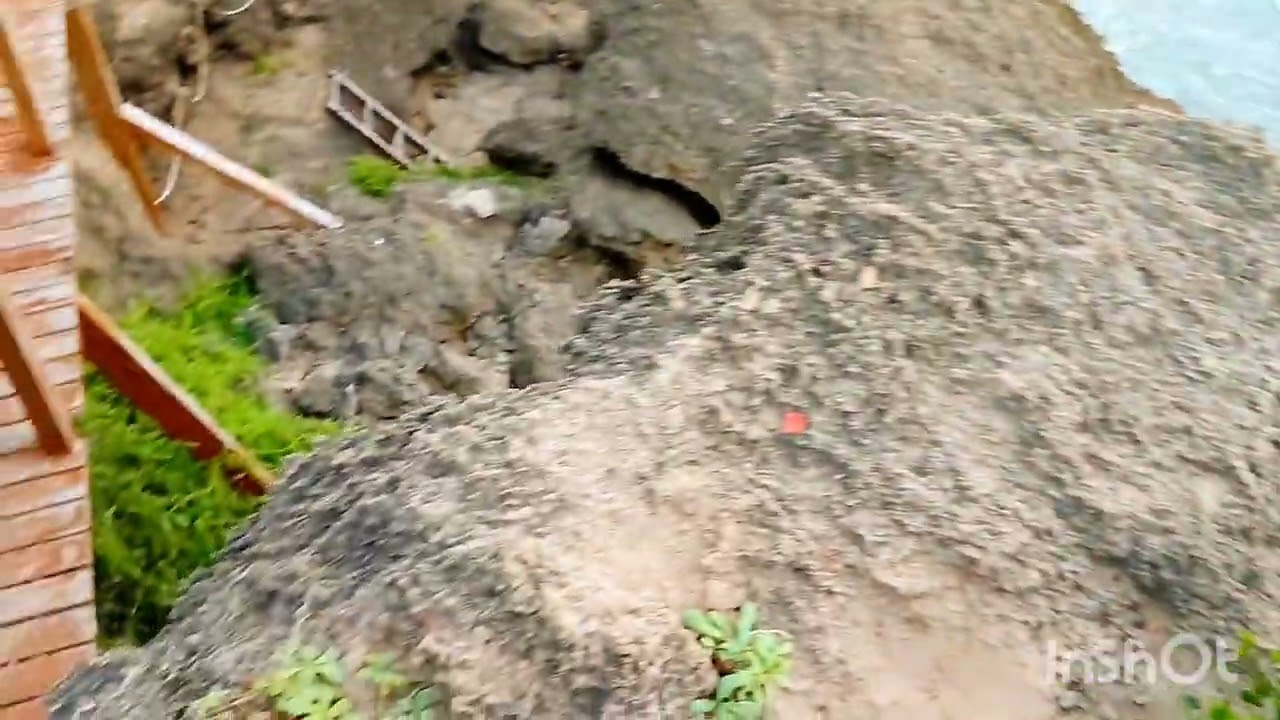 Nas pedras lugar mas turistico da praia da ponta D 'ouro e mas perigoso..Mozambique 🇲🇿 Maputo