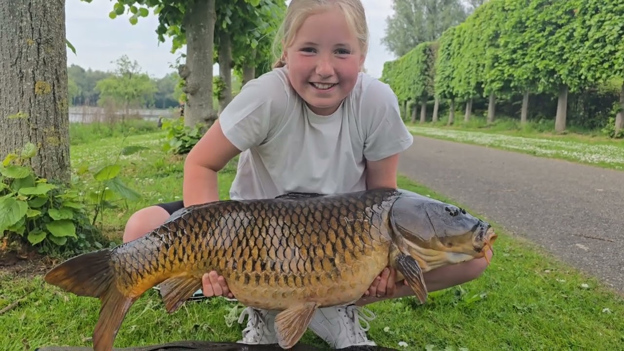 Chelsey vangt een 27pond oude floriade plas zoetermeer.