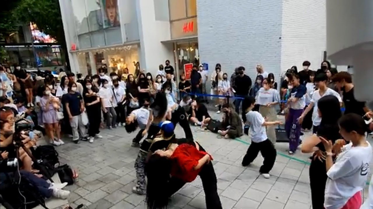 CHOREOGRAPHER'S UNIQUE FANTASTIC HONGDAE BUSKING.