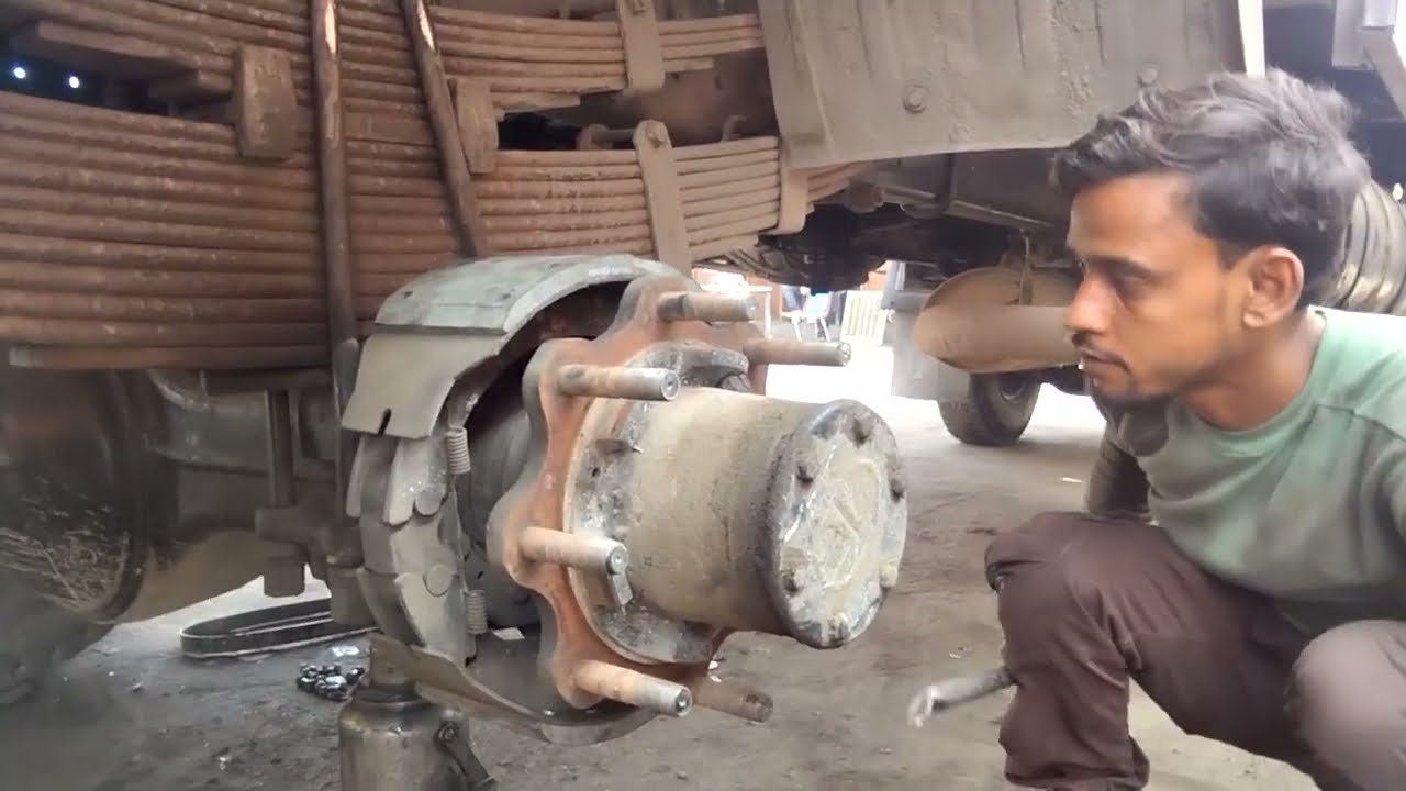 Rishikesh bus stand mechanic ka kam Karana Hai gadi ka Jisko jarurat ho to bus stand per aap Badi g