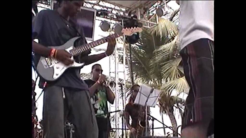 Etnika @ The IV Heineken Fantasy Island (2006) Ride Natty Ride (Bob Marley Cover).avi