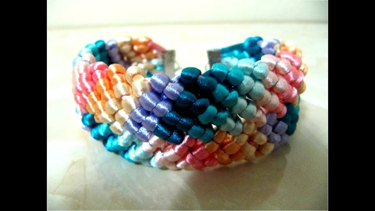 Pulseras nudos macramé degradé de arco iris