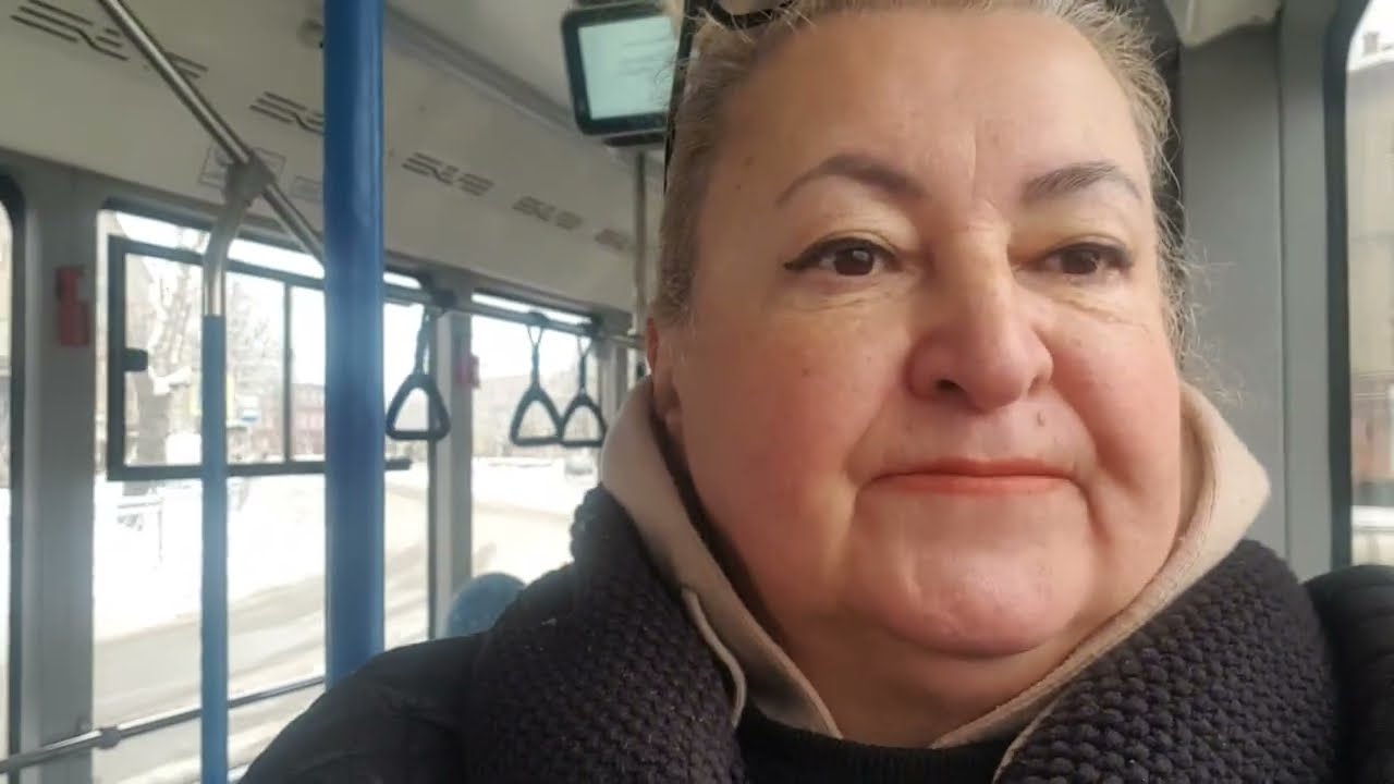 ОДНА В ЗАСНЕЖЕННОМ ГОРОДЕ😱