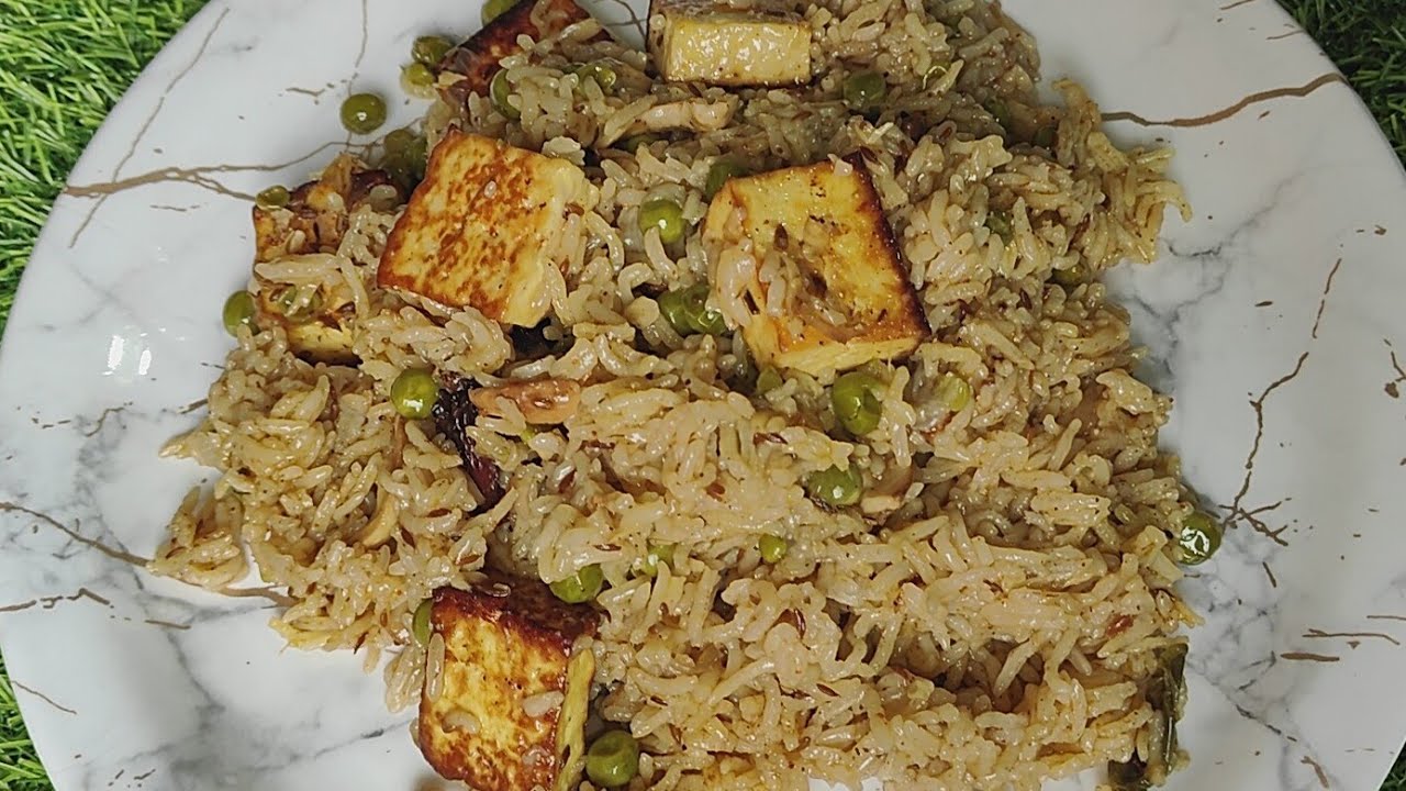 सिर्फ 10 मिनट में  प्रेसर कुकर वाला मटर पनीर पुलाव।Matar paneer pulao ।paneer pulao। paneer biryani 
