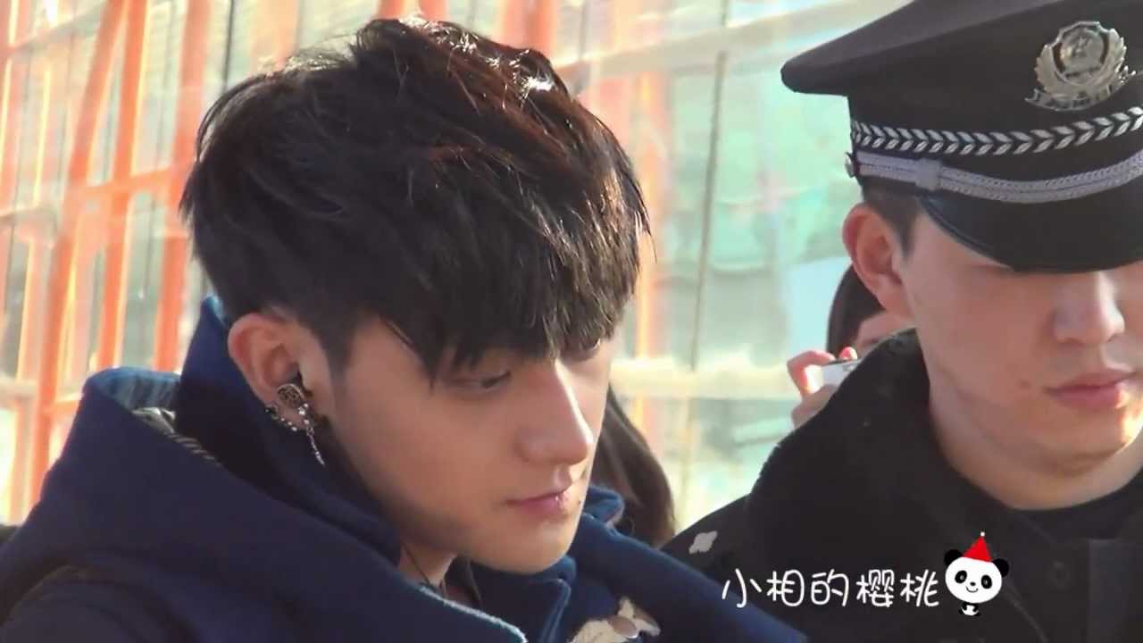 [Fancam] 121208 Tao @ Beijing Airport Customs