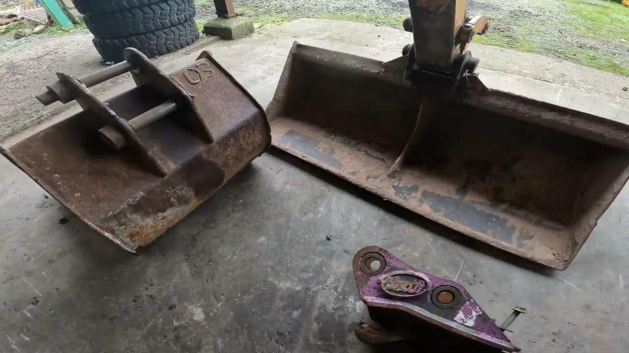 Installing a Quick Hitch on a mini digger.