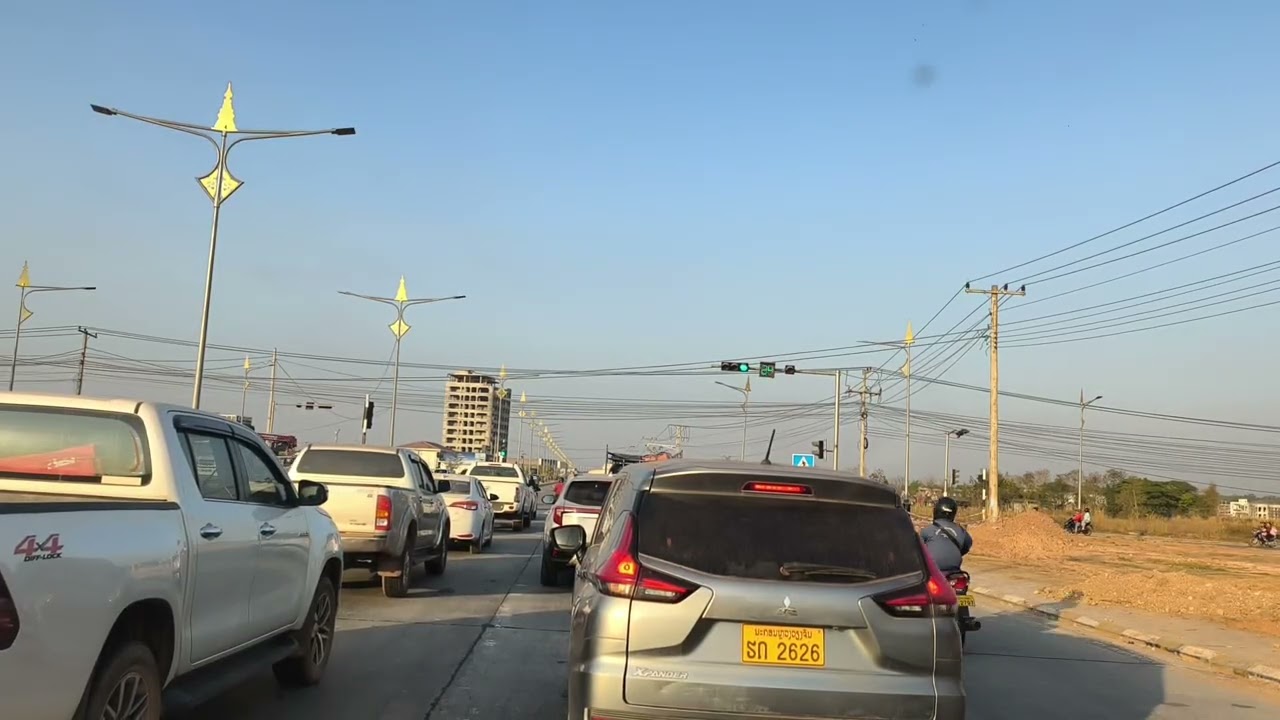 Laos ทุ่งนาที่นครหลวงเวียงจันทน์ ตอนนี้กลายเป็นตัวเมือง ທົ່ງນາທີ່ນະຄອນຫຼວງວຽງຈັນ ຕອນນີ້ເປັນຕົວເມືອງ