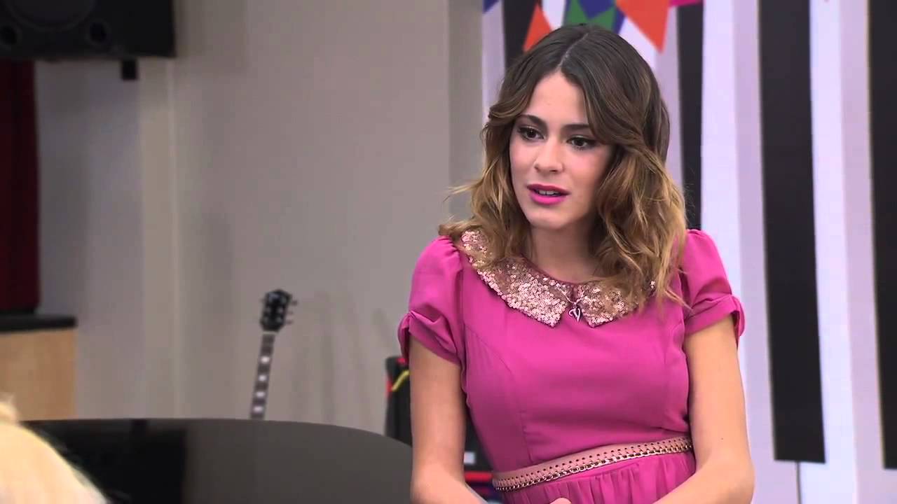 Violetta 2 - Ludmila y Vilu cantan Si Es Por Amor