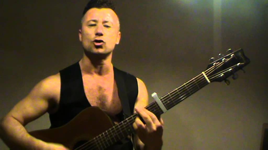 Run Run - Indila - Acoustic Cover by ME