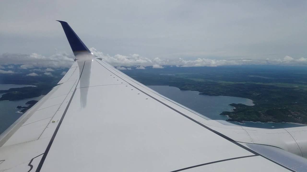 United Airlines 737-900 Approach and Landing into Liberia, Costa Rica