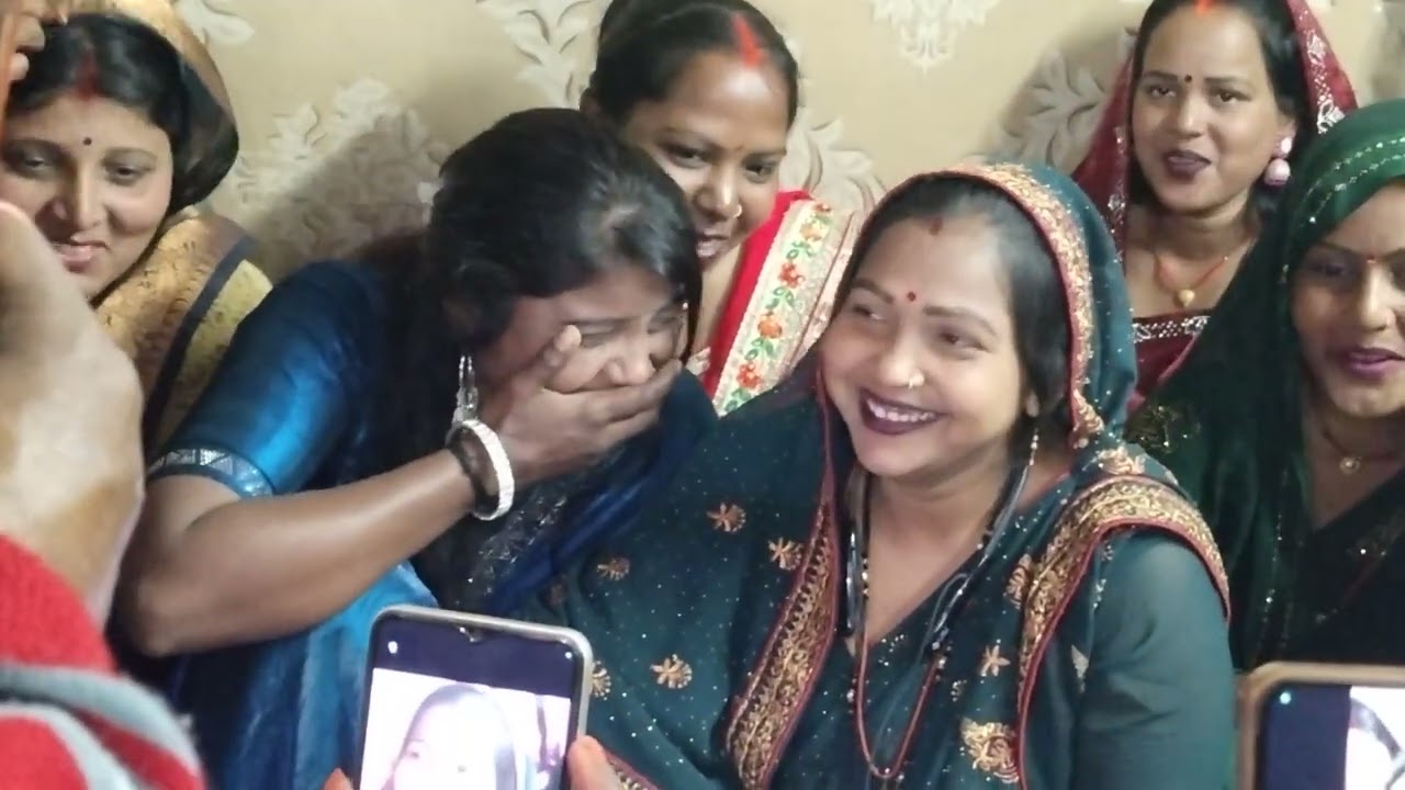 मंजू मोहिनी का बहुत ही वायरस गीत सभी बहनों के साथ आप लोग जरुर देखेगा कैसा लगा