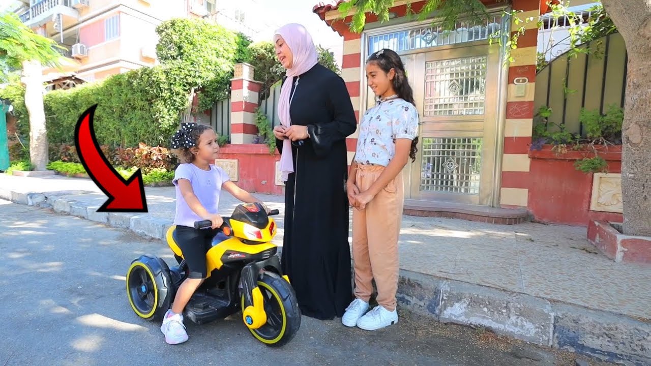 بنت صغيرة تسر ق عجلة - شوف حصل اية !!
