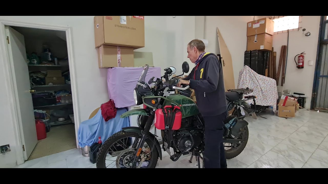 [#57]-LA HIMALAYAN ARRANCÓ -cambiamos aceite y filtro - Vuelta al mundo en moto