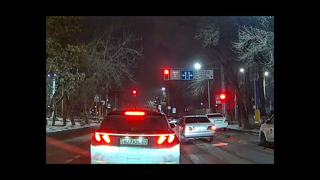 27.01.2026 Алматы Карасай Батыра Ауэзова не пользуется сигналом маневрирования 827AZL02