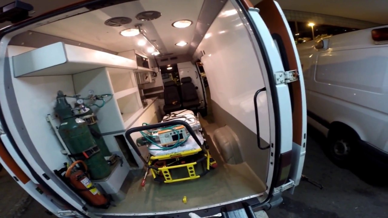 Transferência com ambulância bariátrica.