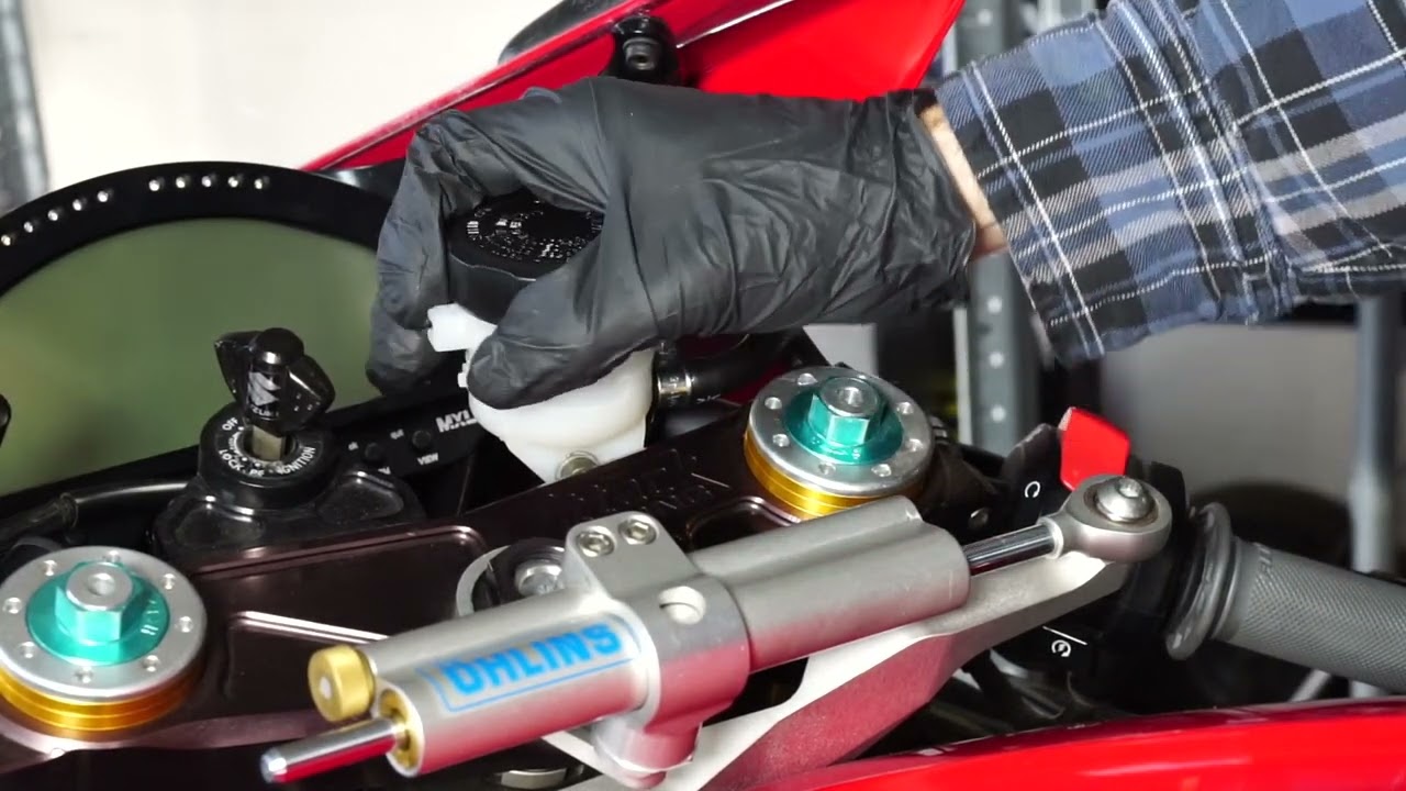 2006 Suzuki GSX-R 1000 Brake Fluid Reservoir Replacement