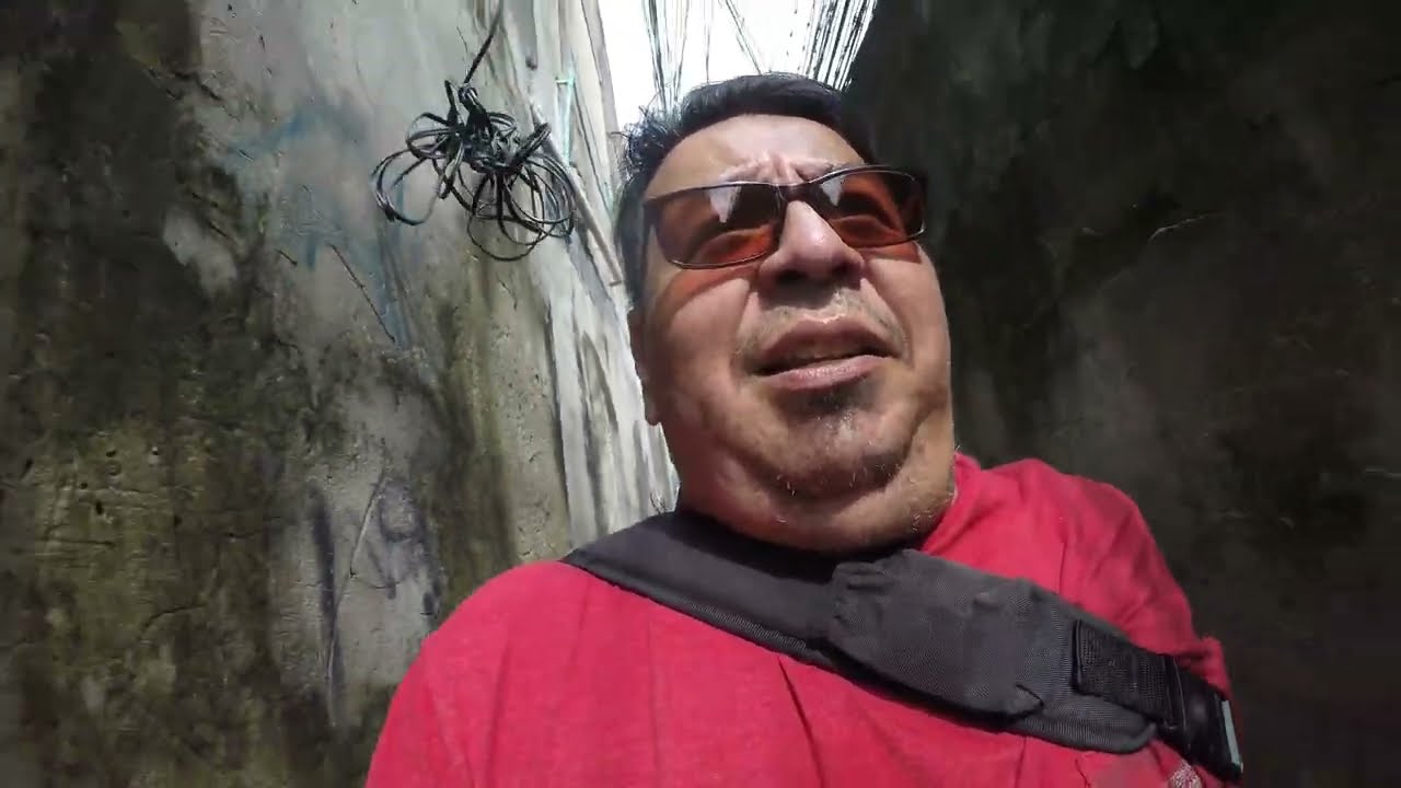 American e-Begging for a new laptop in the Philippines. #ebegging