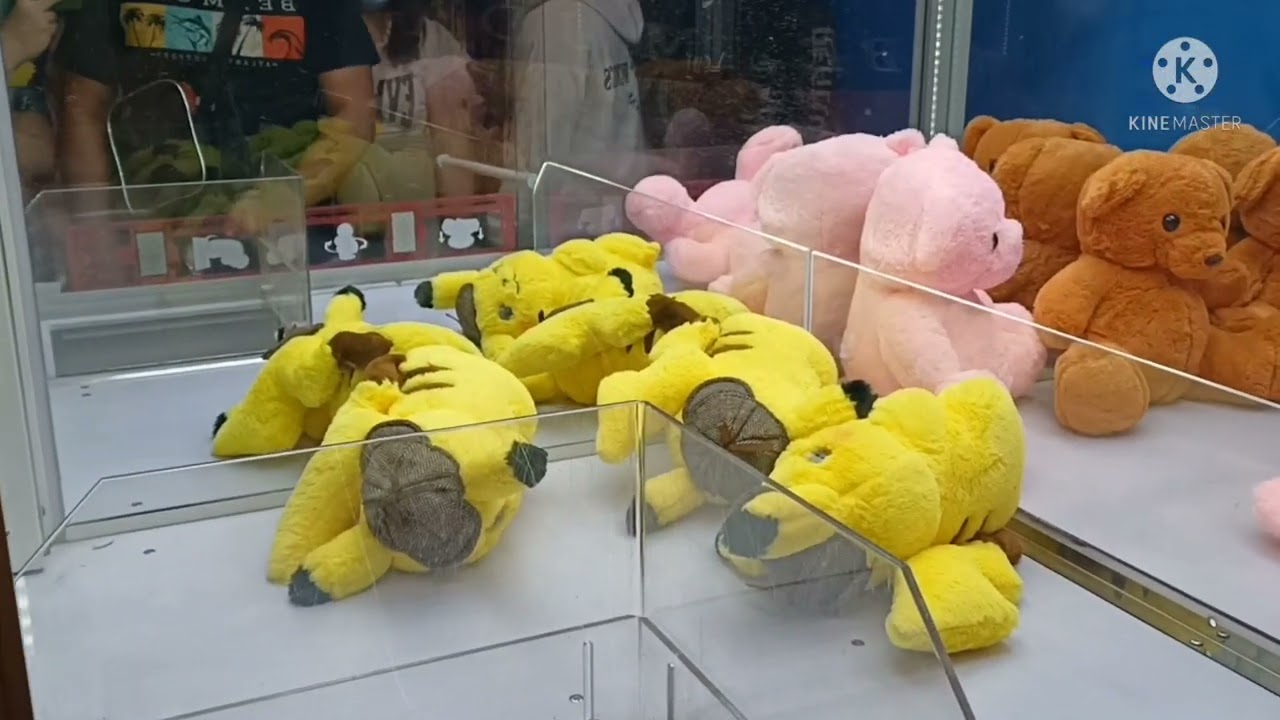 catch them all pika pika pikachu😅|| claw cranes #capit #clawplayer #arcade#cranegameprize #tomsworld