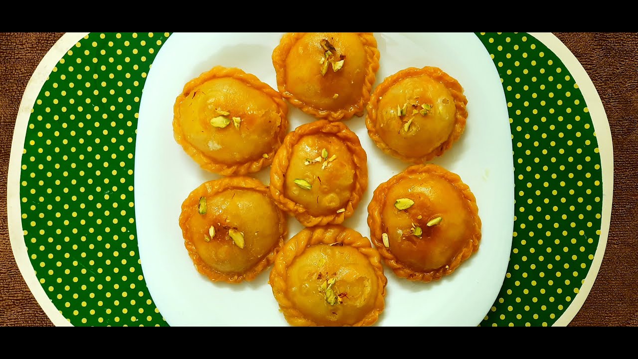 Chandrakala Recipe / चन्द्रकला बनाने की विधि /  DIWALI SPECIAL #CHANDRAKALA GUJIYA
