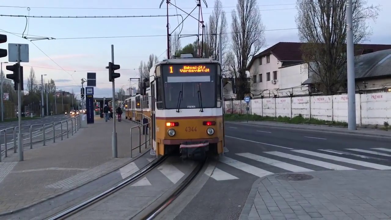 Villamosok a Szerémi és a Hengermalom út kereszteződésében [1080p60]