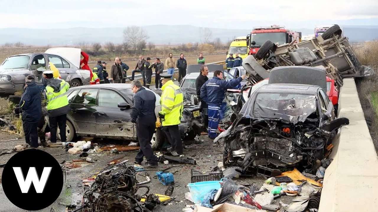 1000 Brutal Car & Truck Crashes Madness &ndash; Incredible Road Moments Caught on Carmera