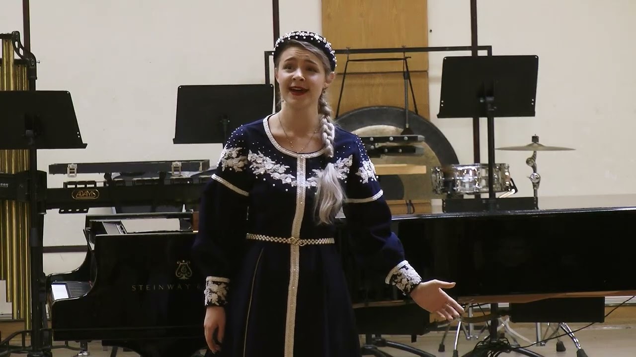 Сл. В. Засторожного, муз. О. Гришина «Восемнадцать лет». Исполняет Валерия Родина