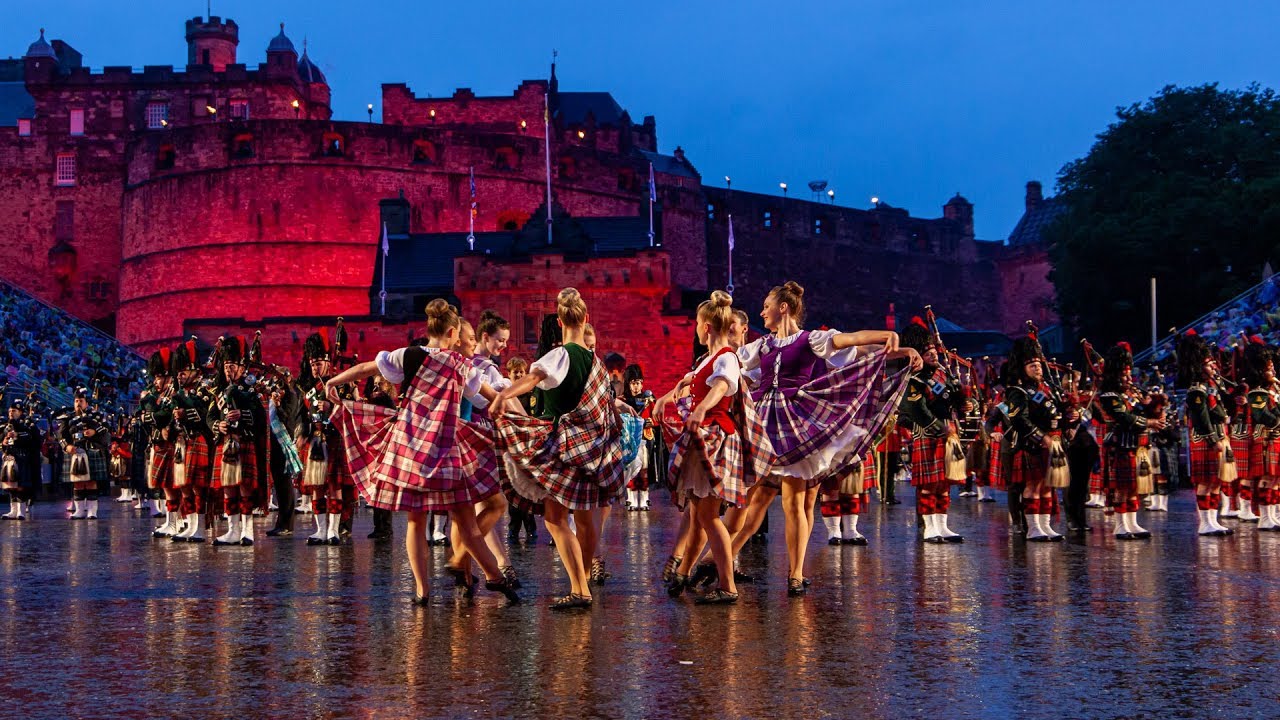 EDINBURGH FESTIVALS: 10 awesome experiences every summer!