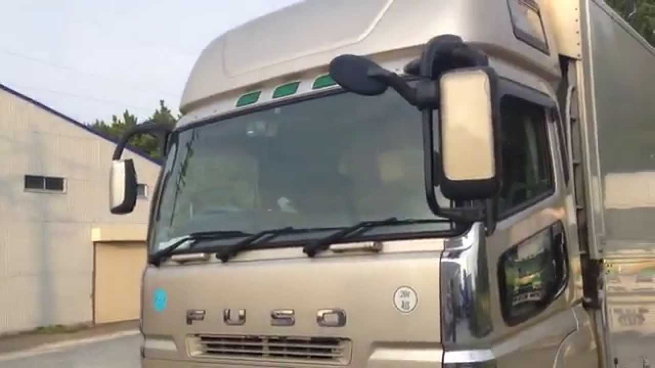Caminhão com cama no teto
