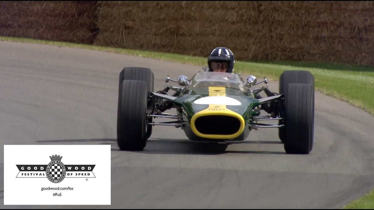Чемпион Формулы-1 Дэймон Хилл за рулем Lotus своего отца в Гудвуде