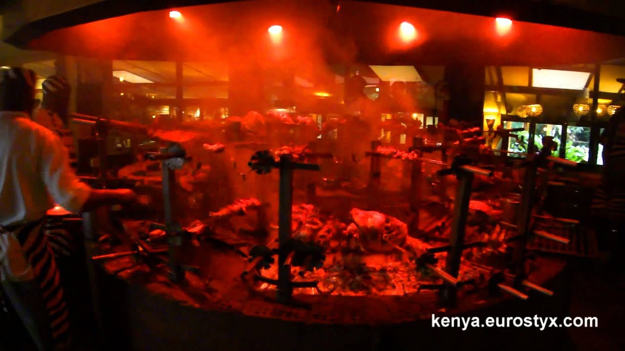 Пекло ресторана Карнивор в Найроби (Carnivore restaurant in Nairobi)