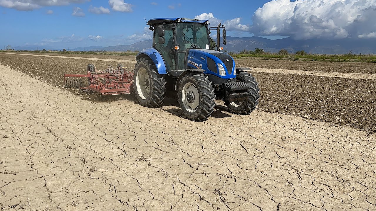 KERPİÇ GİBİ ARAZİDE TOPRAK İŞLEME NEW HOLLAND TR5.110