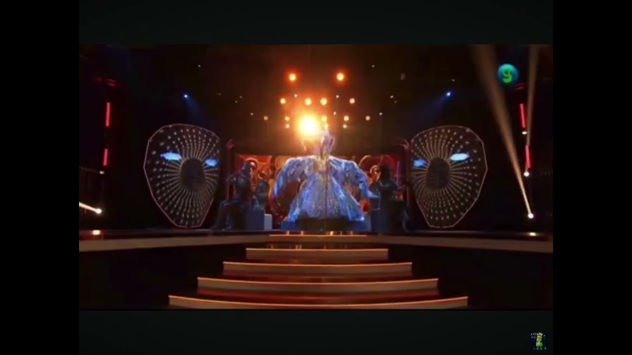 Blue crane sings Vida la Vida
