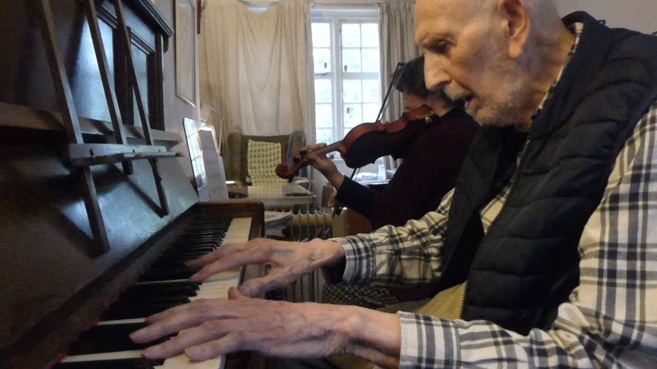 Can't We Talk It Over - 96歳 96 year old piano violin  Social Bubble Jazz ソーシャルバブルジャズ イギリス人