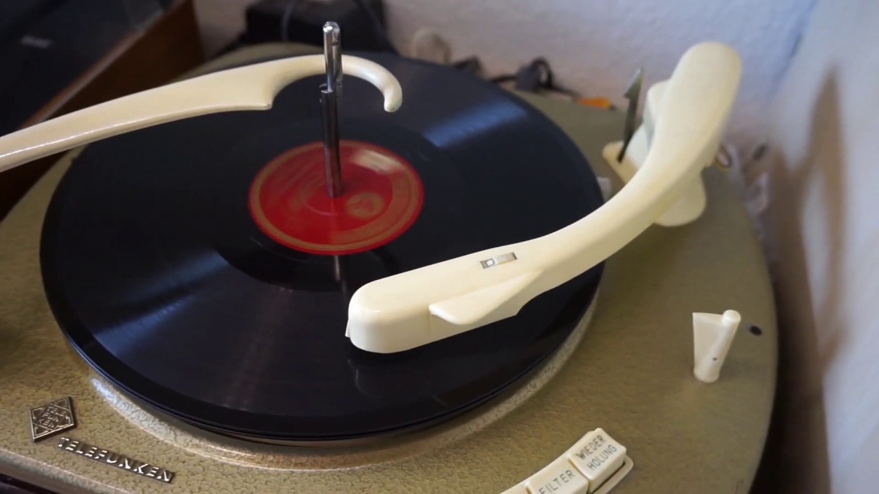 Telefunken TW 561 record changer at Siemens Gross-Super 53 Tube Radio