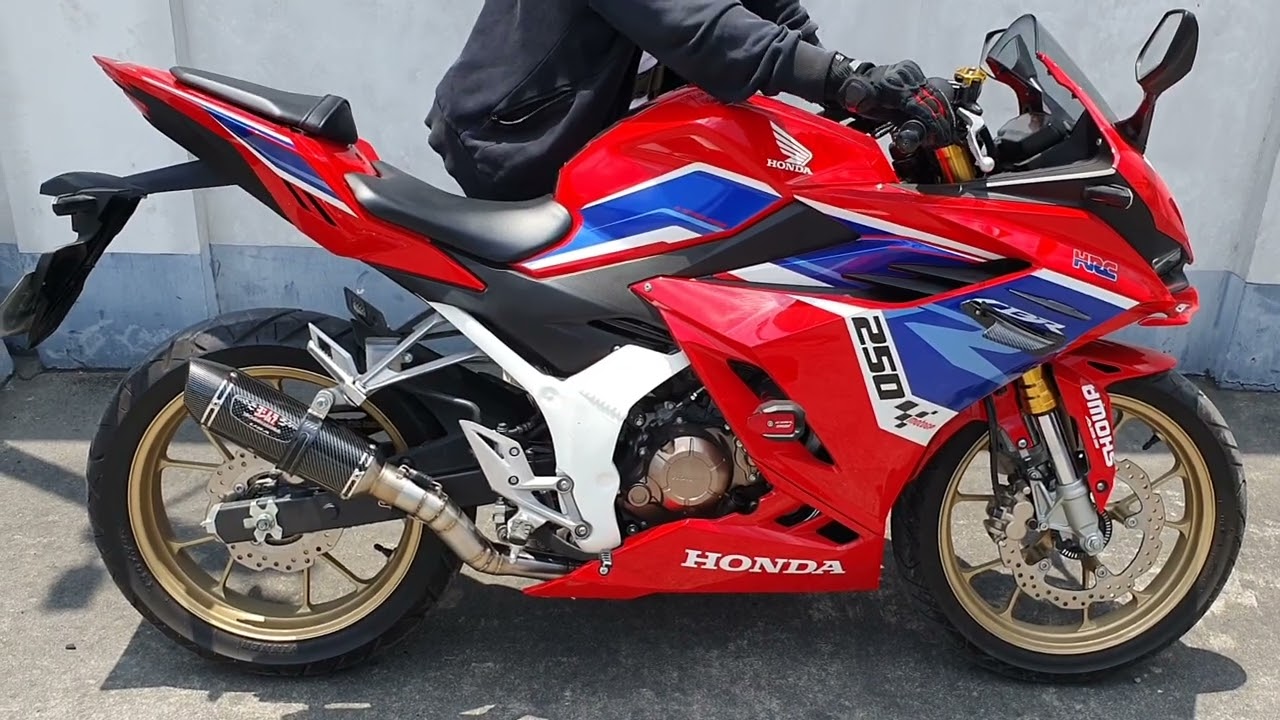 Honda CBR 150R with Yoshimura R77 full system exhaust