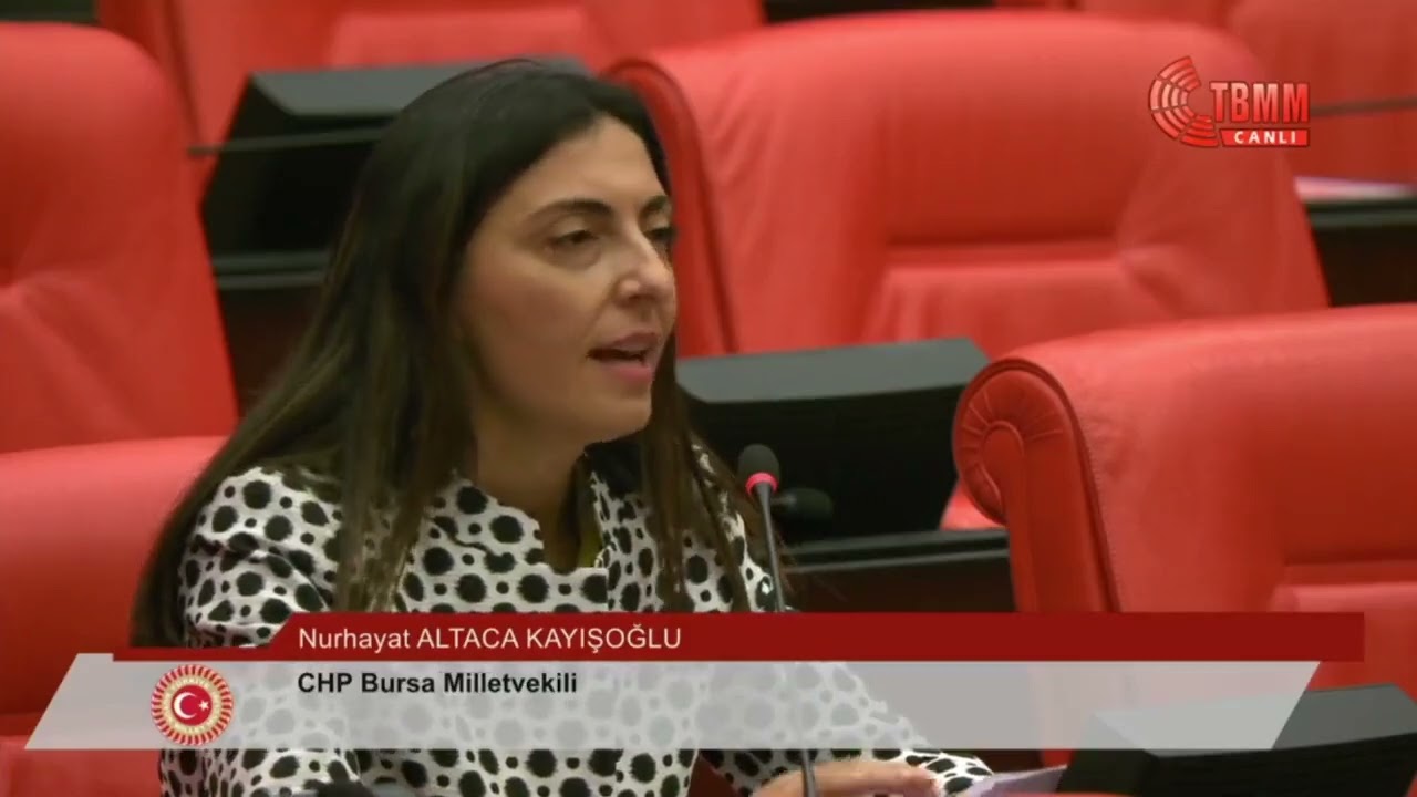 MECLİS’TE KONSER YASAĞINA KÜRTÇE ŞARKILI PROTESTO