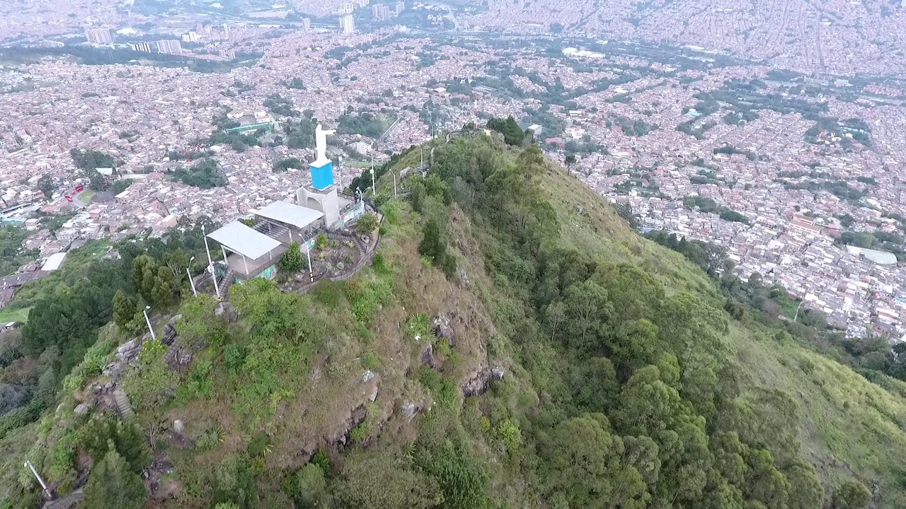 Cerro el PICACHO Medellín desde drone 🚁